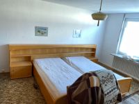 Schlafzimmer, Großer Kleiderschrank, Kommode Hessen - Spangenberg Vorschau