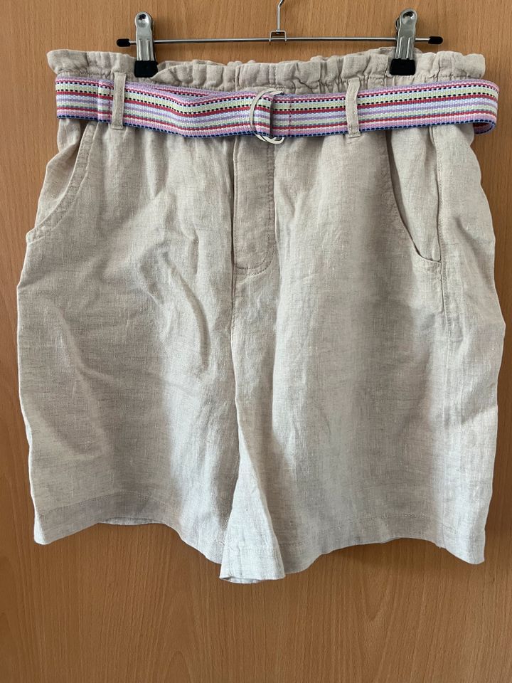 Esprit Leinenshorts mit Gürtel Gr. 40 in Senftenberg