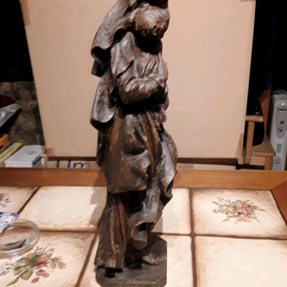 Holzfigur heilige Maria mit Jesuskind in Höslwang