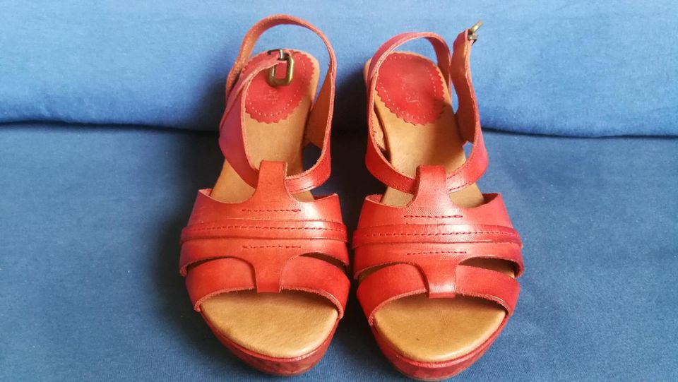 Keilabsatz-Sandalen Wedges 37 rot Leder Holz in Ratingen