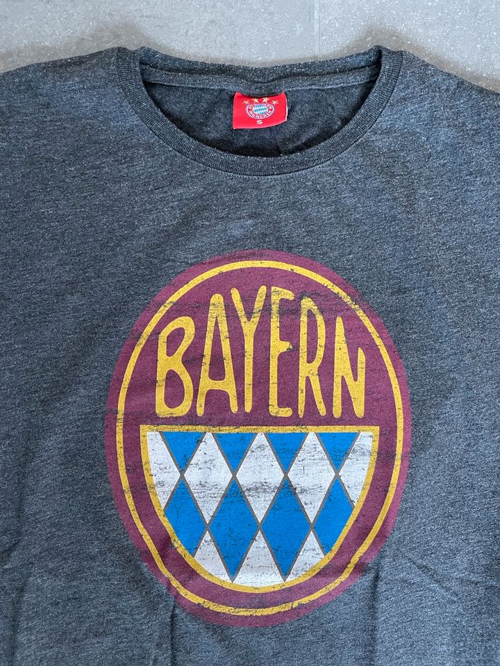 FC Bayern München T-Shirt Logo Herren Fußball Wappen Logo Bayern in Luhe-Wildenau