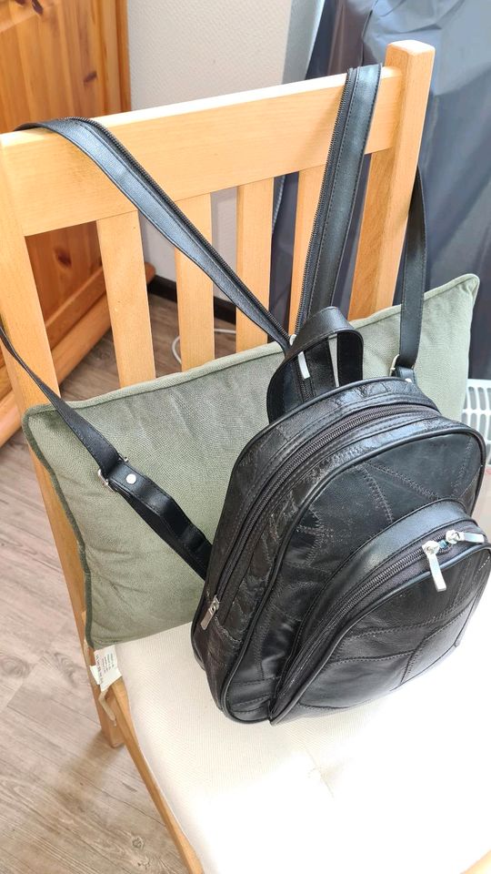 Kleiner vintage Leder Rucksack in Möser