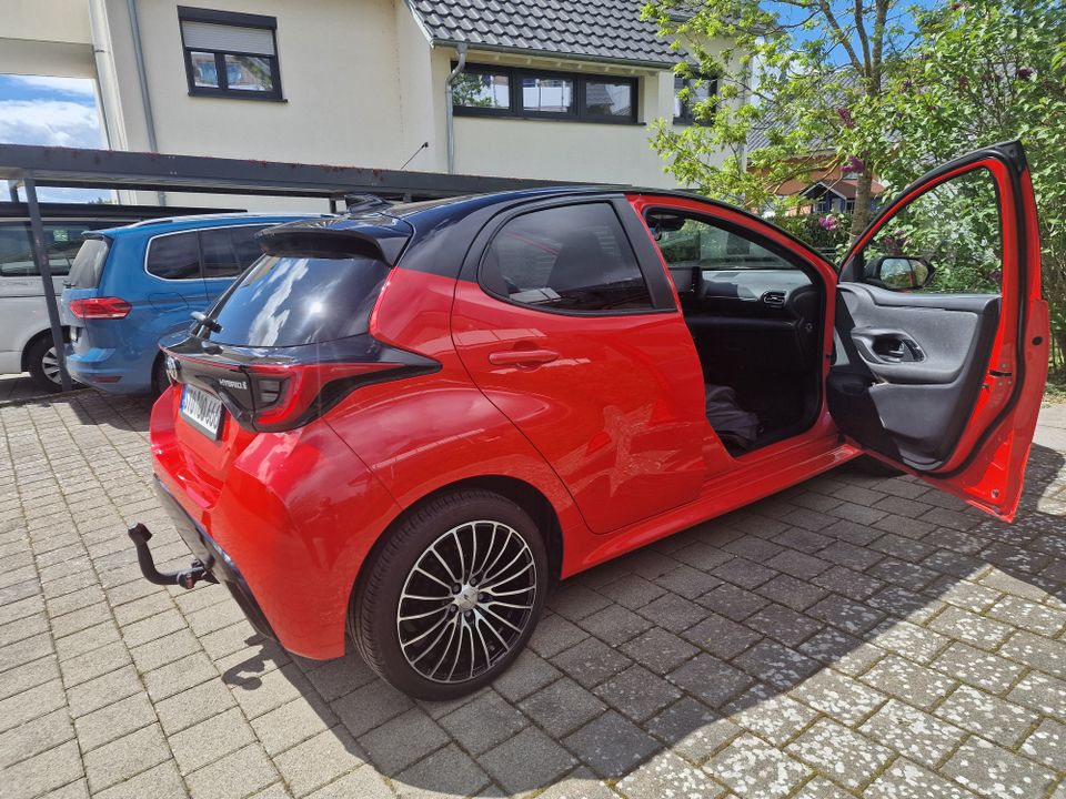 Toyota Yaris Hybrid Premieum Edition in Radolfzell am Bodensee