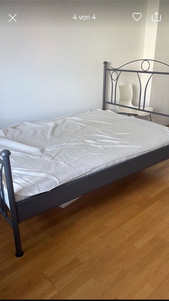 Bett mit Matratze zu verschenken in München