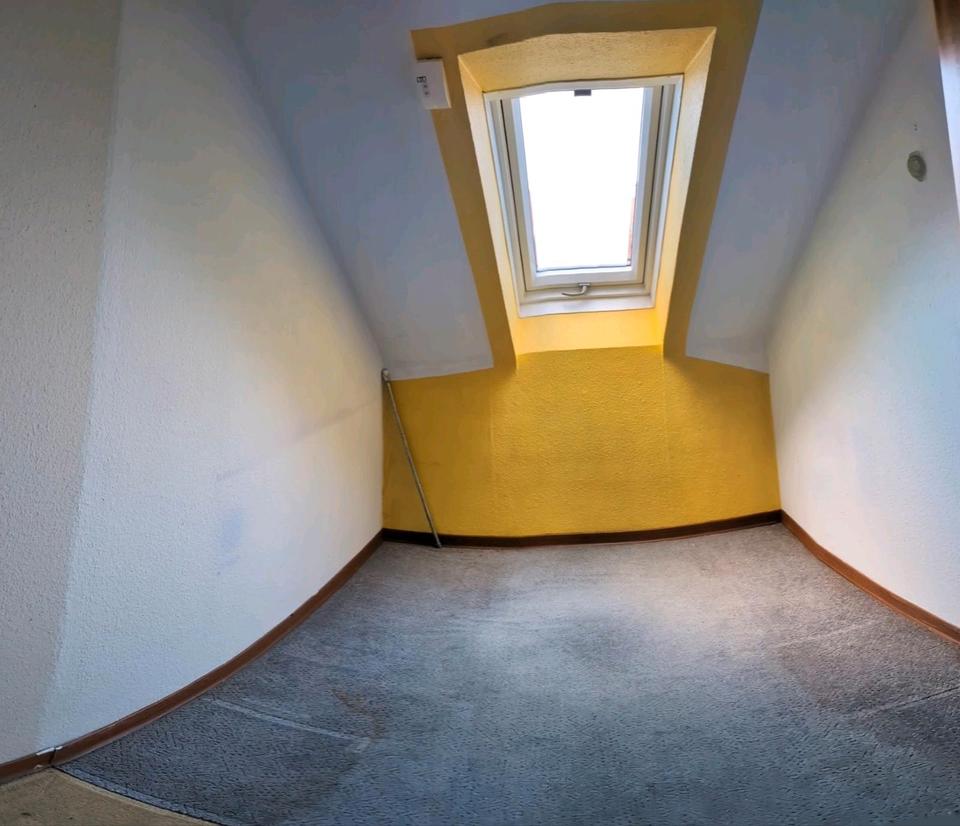 Verkaufe Dachwohnung 2,5 Zimmer mit ausbaubarem Speicher in Mannheim