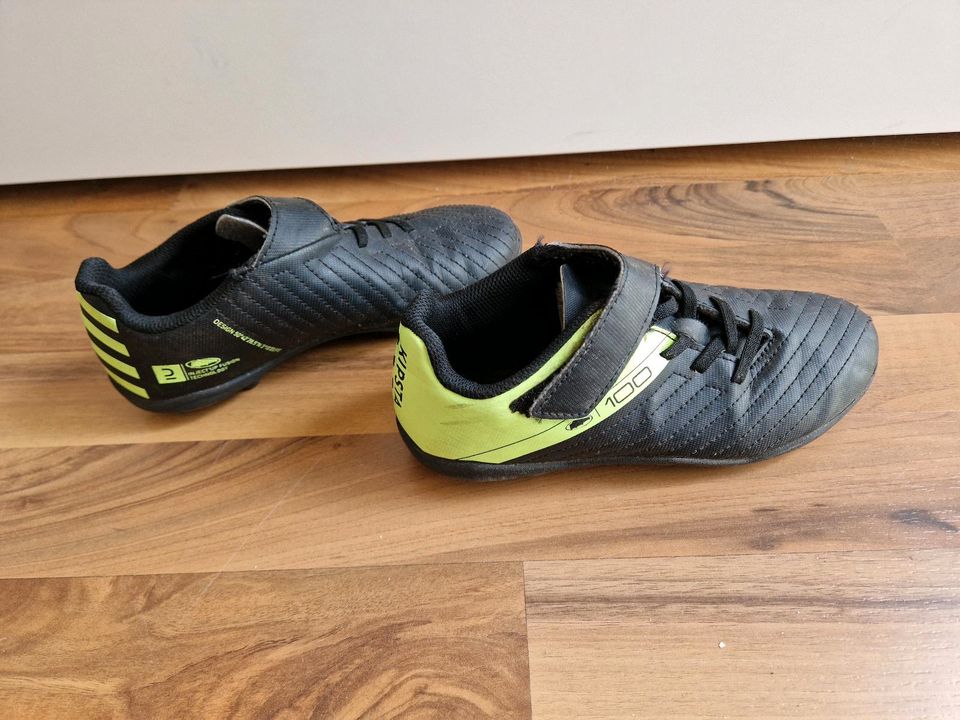 Fussball Schuhe gr 33 in Nürnberg (Mittelfr)