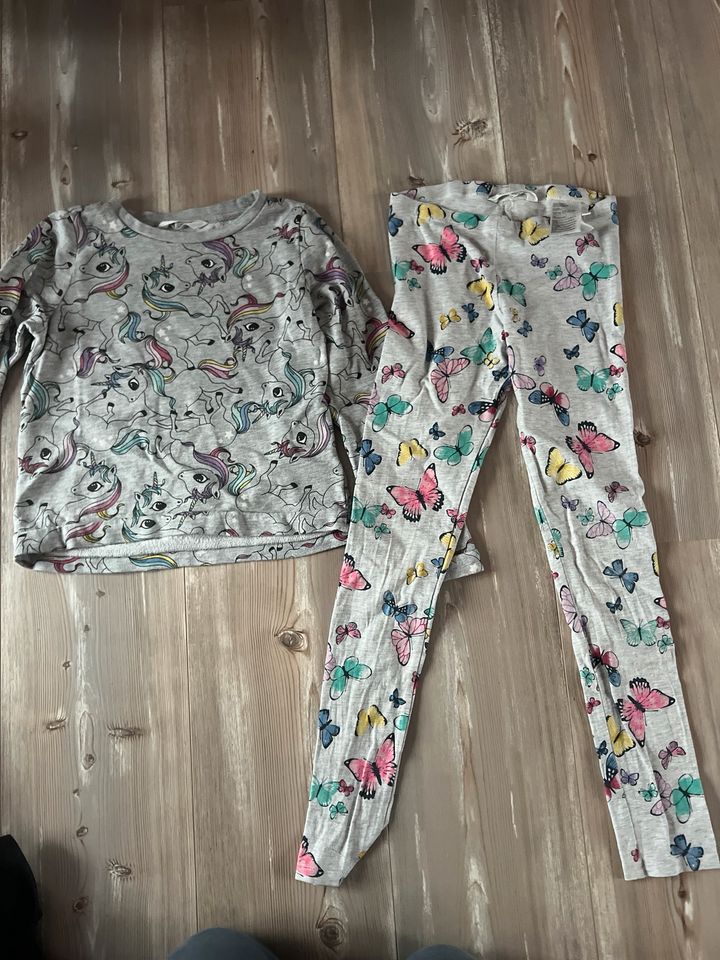 Pullover Einhorn Leggings Schmetterling H&M in Neu Wulmstorf