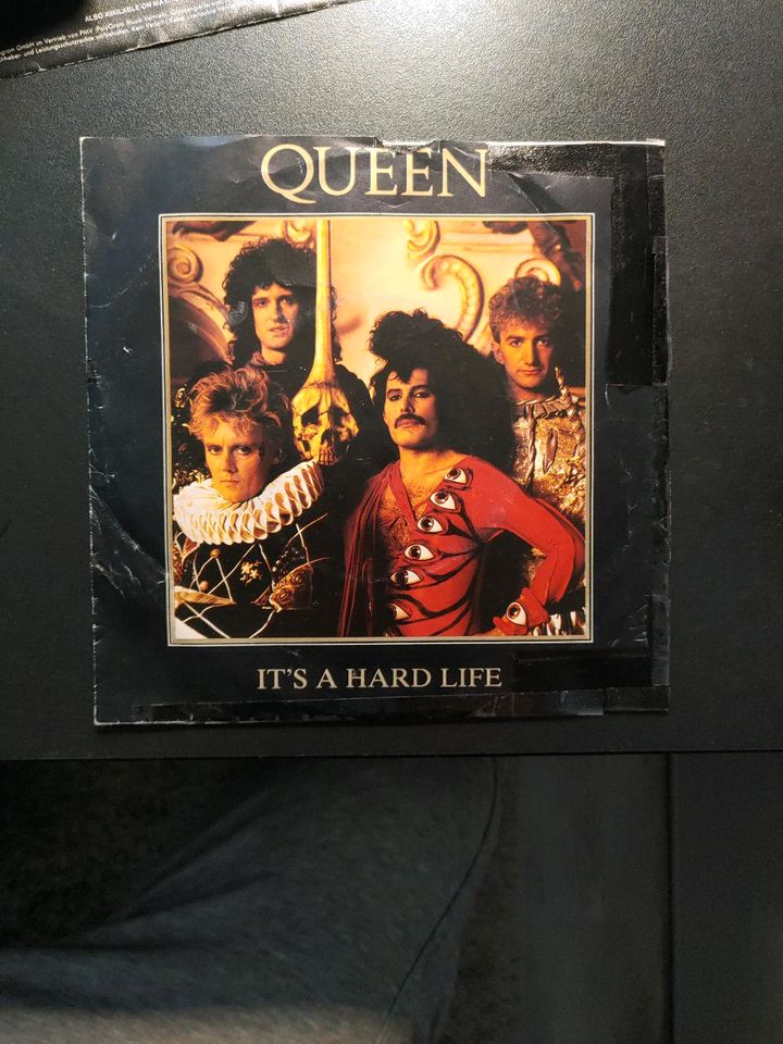 Vinyl 7 "Single von.....  Queen – It's A Hard Life in Düsseldorf