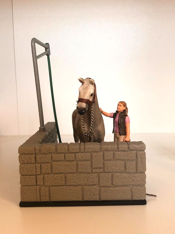 Waschplatz mit Holsteier Wallach (13859) Schleich Horse Club in Kevelaer