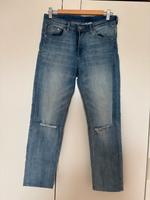 Hell gewaschene Jeans Hose mit Destroys am Knie W29 Nordrhein-Westfalen - Vreden Vorschau