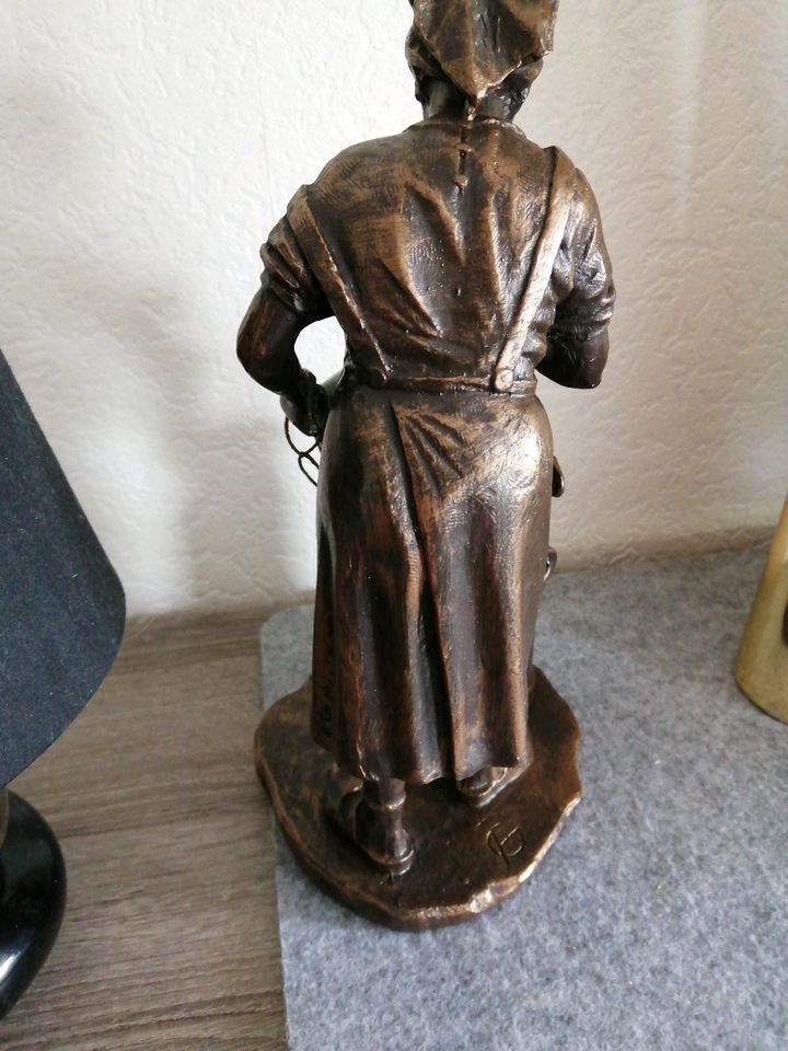 Schöne Bronze Figur in Voerde (Niederrhein)