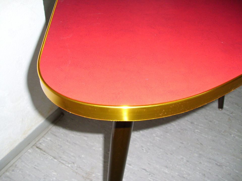 Schöner großer neuwertiger Nierentisch Coffee Table D=110cm rot in Gauting