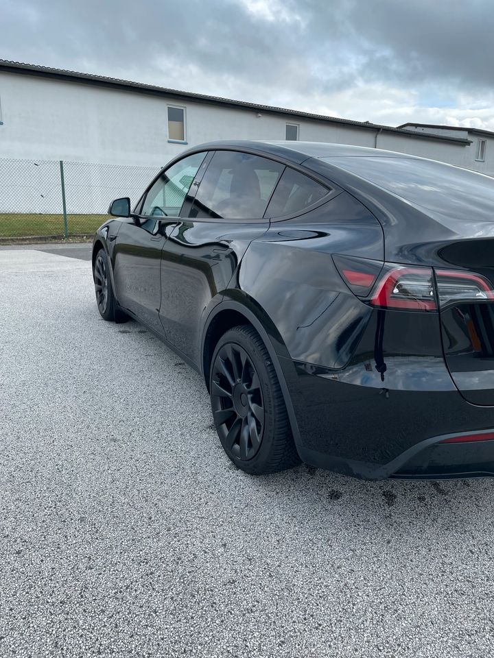 Tesla Model Y Long Range LR MiC 20“ Induction AHK Schwarz Schwarz in Düsseldorf