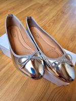 Ballerinas Damen Gr. 38 NEU klassisch silber Sachsen - Lauta Vorschau