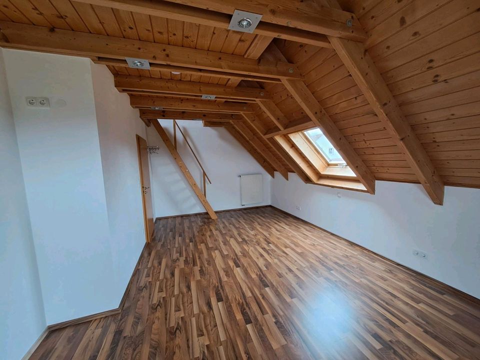 Dachgeschoss Wohnung zu vermieten in Kelheim