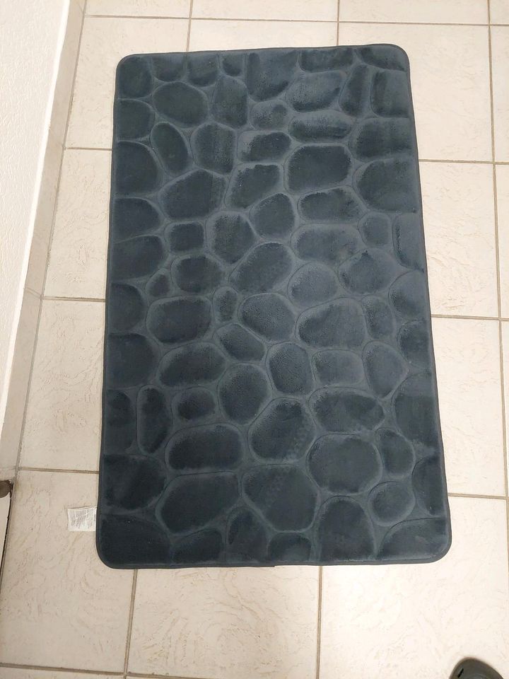 Badezimmerteppich Steinoptik  (2 Stück) wie neu in Villmar