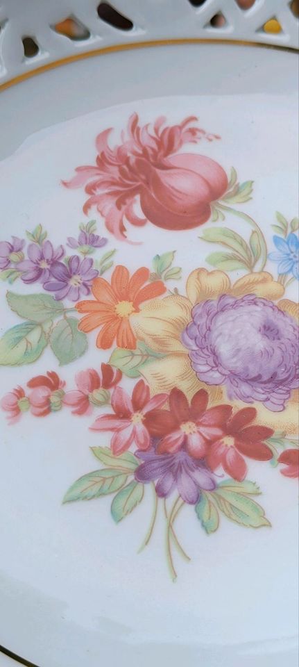 Porzellan Schale Durchbruch Dekor Blumen Malerei Fussschale in Osterwieck