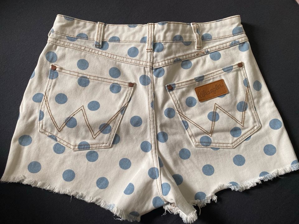 Wrangler Shorts Jeans Punkte Gr. 28 in Dresden