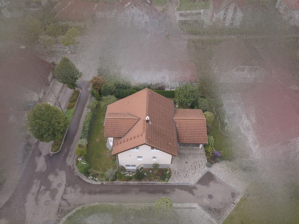 Freistehendes Einfamilienhaus mit Balkon, großer Terrasse und Garten in Zell unter Aichelberg in Zell unter Aichelberg