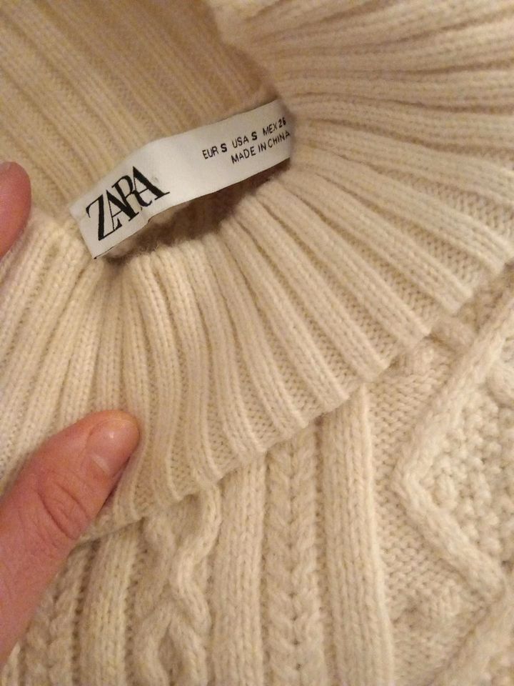 Zara Damen Strickpulli Pulli Größe S  Strickmuster in Langenselbold