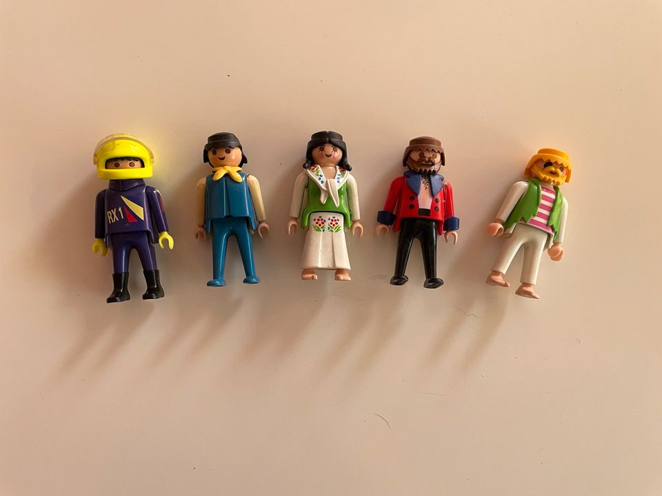 Fünf Playmobilfiguren, zusammen 3 Euro in Frankfurt am Main