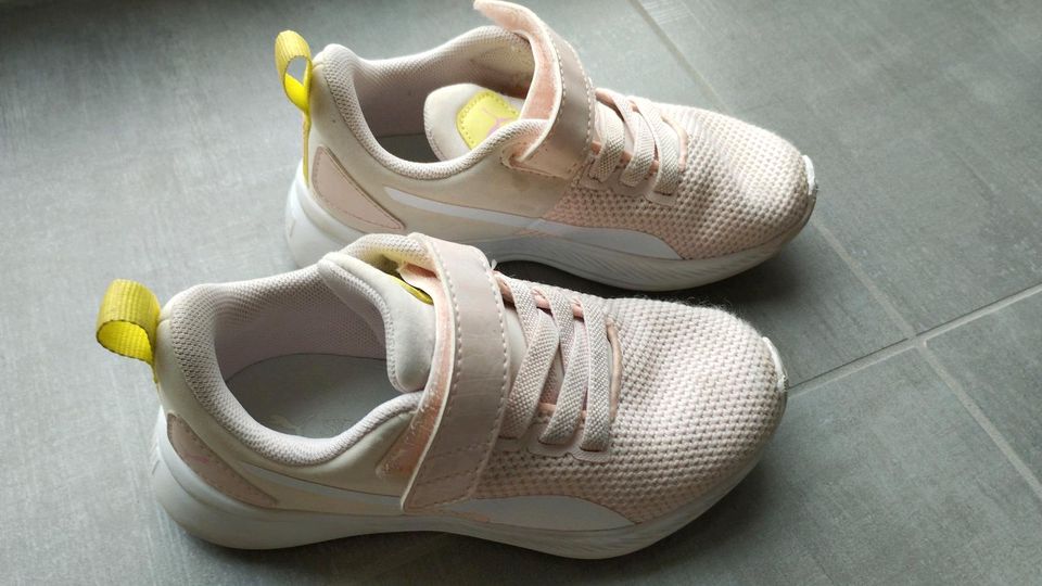 Puma Sneaker/Turnschuhe, rosa, Klett, Gr. 28, sehr guter Zustand in Neuendettelsau