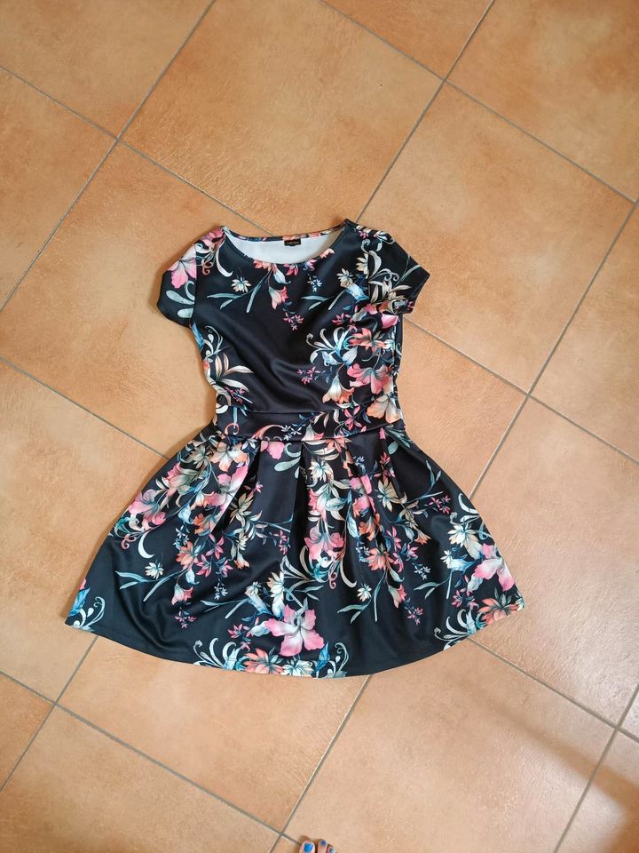 Lascana Kleid Blumen schwarz bunt M/L 40/42 in Bayern - Langquaid | eBay  Kleinanzeigen ist jetzt Kleinanzeigen