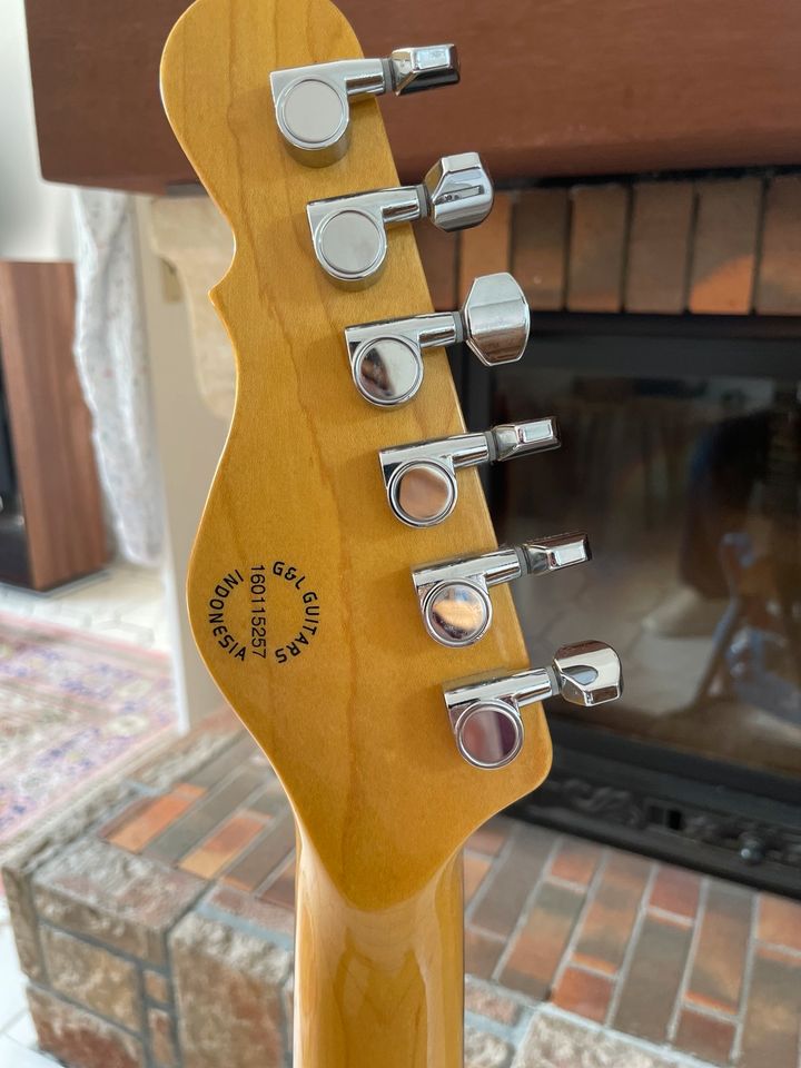 G&L Tribute ASAT Classic Bluesboy Lake Placid Blue Telecaster in Berlin