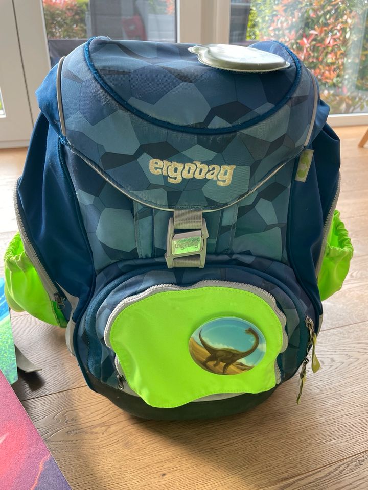 Ergobag Back Schulranzen mit viel Zubehör plus Sportrucksack in Bottrop