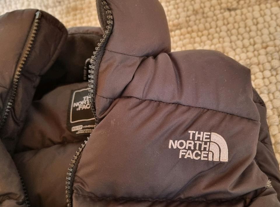 The North Face Nuptse 700 Daunenweste XS Damen schwarz neu in Braunschweig