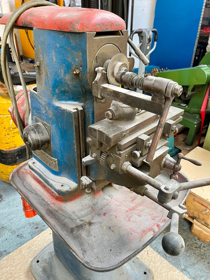 Fräsmaschine Schlüsselfräsmaschine Bartschlüssel Fräse Werkstatt in Düren
