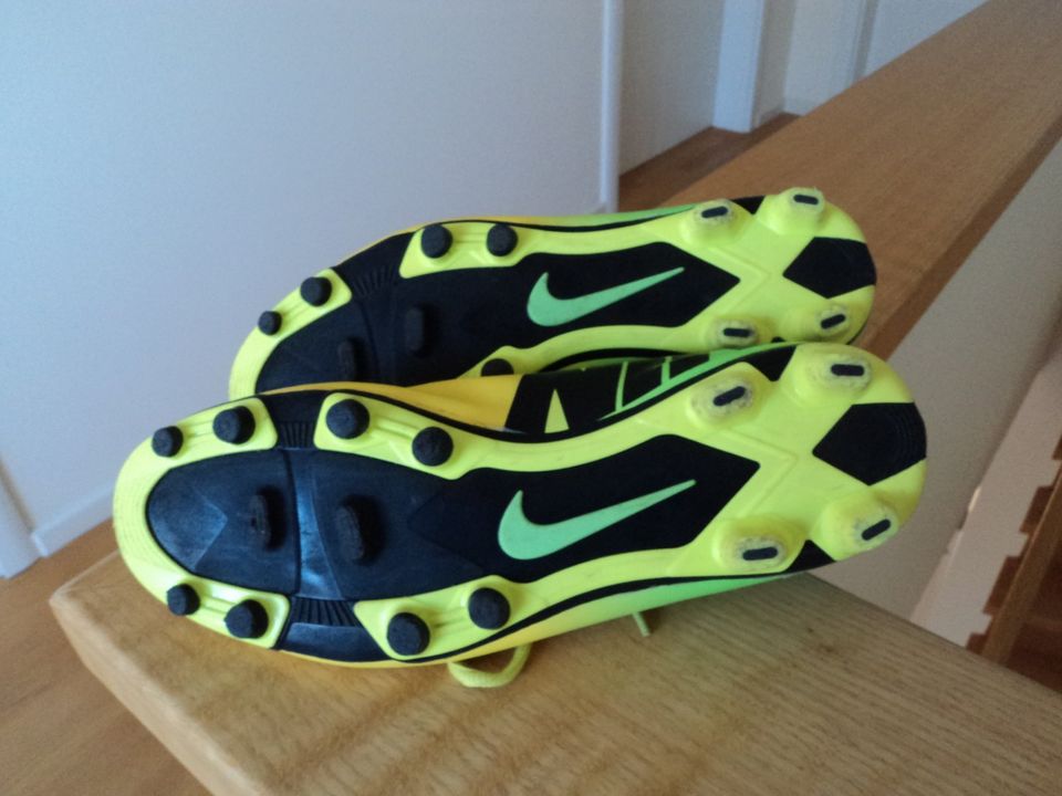 Fußballschuhe Nike Mercurial Größe 43 gebraucht, top erhalten in Grasberg