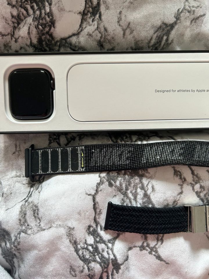 Apple Watch SE Nike Version cellular + GPS 44mm in Ahaus