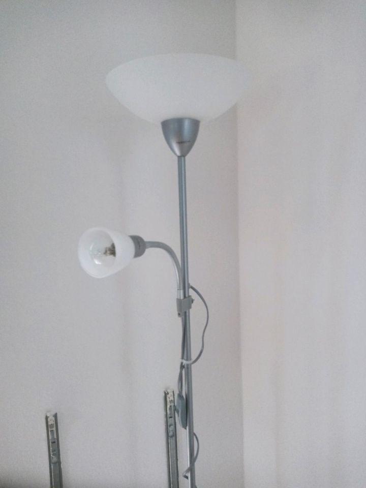 Stehlampe, Lampe, Licht, in Kammlach