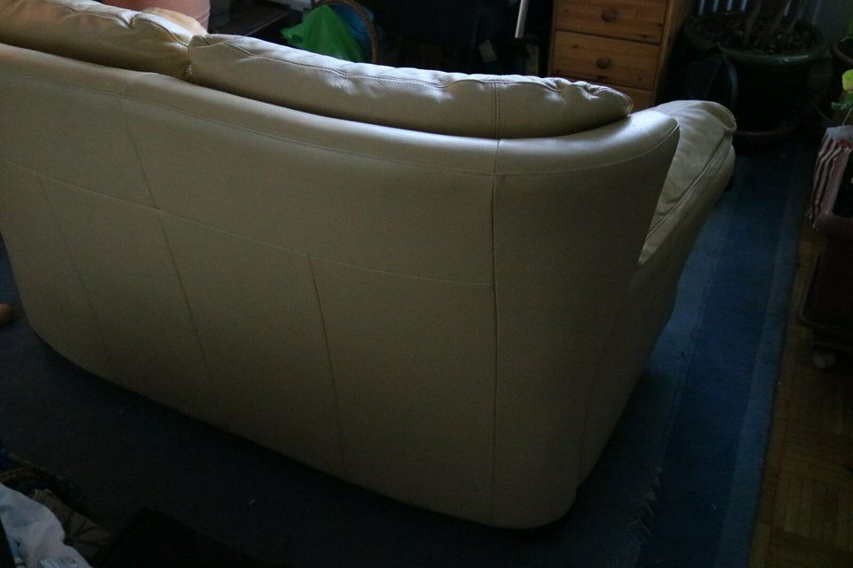 2-Sitzer Couch echt Leder Long Life Sofa maisgelb hochwertig in Uffing