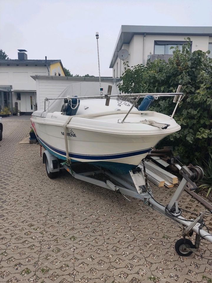 Motorboot, Angelboot, Kajütboot Merry Fischer in Bentwisch