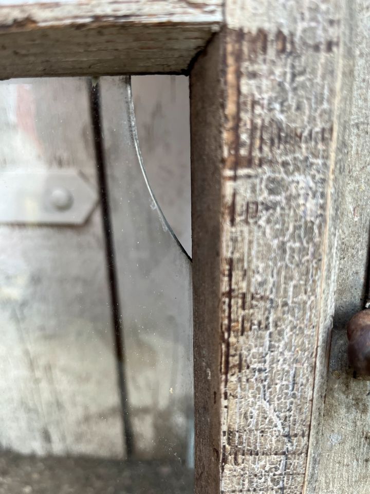 Historisches Sprossenfenster aus Holz mit Schiebefenster in Giengen an der Brenz