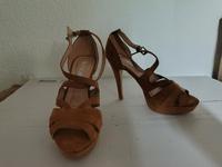 12 Paar Damenschuhe mit hohem Absatz 38/39 Baden-Württemberg - Stutensee Vorschau