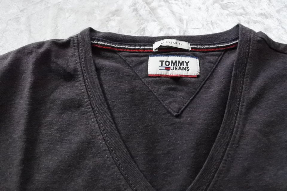 TOMMY Jeans Hilfiger T-Shirt Gr. L Regular fit braun **TOP** in Mustin bei Ratzeburg