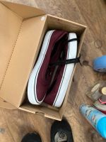 Vans Rot Weiß Größe 44,5 mit Karton Leipzig - Altlindenau Vorschau