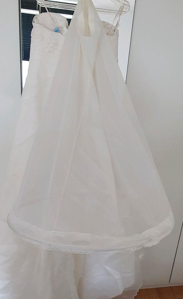 Brautkleid ivory, A-Linie, Spitze, Schleppe in Buxtehude