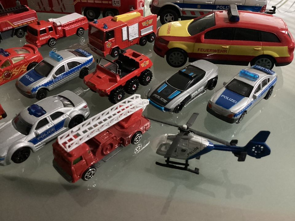 Großes Feuerwehr Polizei Spielzeugauto Set:Majorette,Hot Wheels… in Hünxe