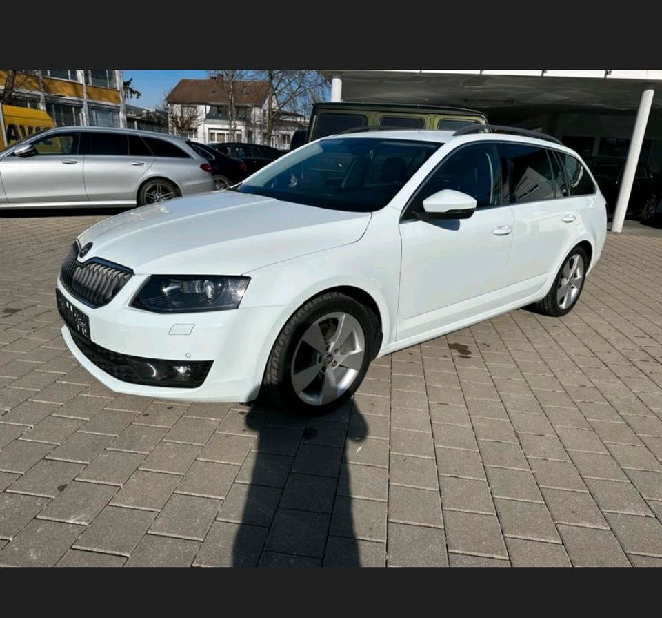 Skoda Octavia Kombi / beschädigtes Fahrzeug in Dauchingen