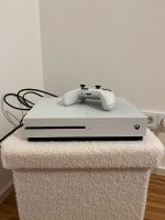 Xbox One S 500GB, weiß inklusive 3 Controller Baden-Württemberg - Balingen Vorschau