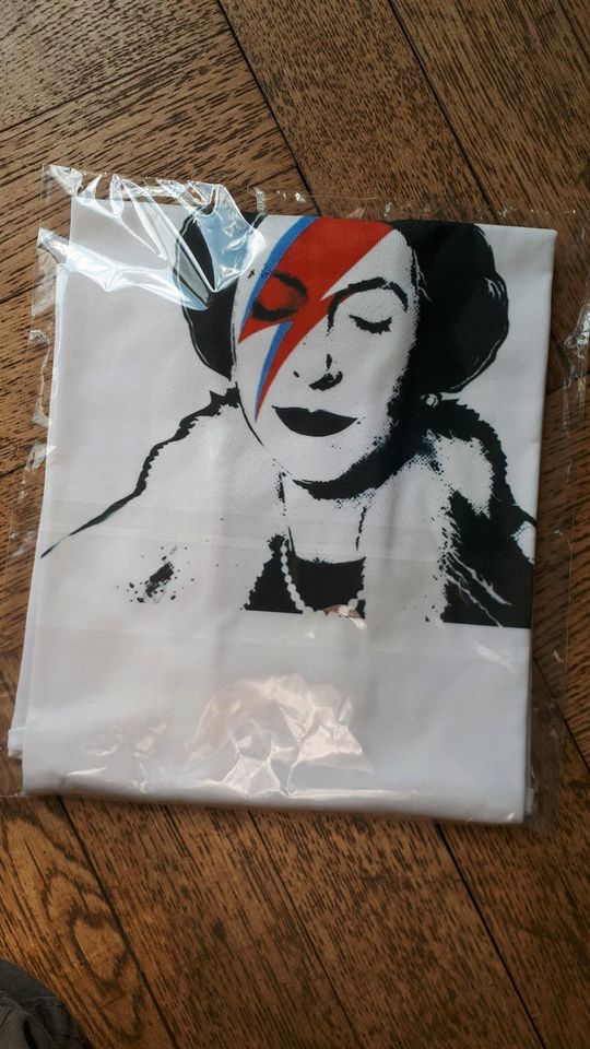 Queen Elizabeth Bowie Banksy Shirt NEU Gr.L in Hörstel