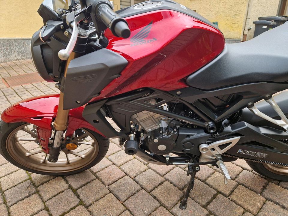 Honda CBF 125r rot in Wiesbaden