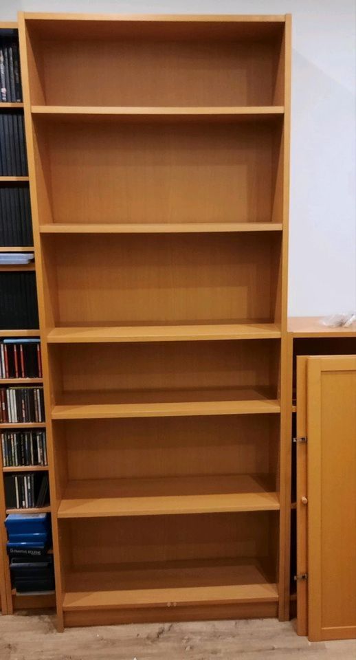IKEA BILLY Bücherregal Bücherschrank mit Türen Farbe Kirsche in Hamm