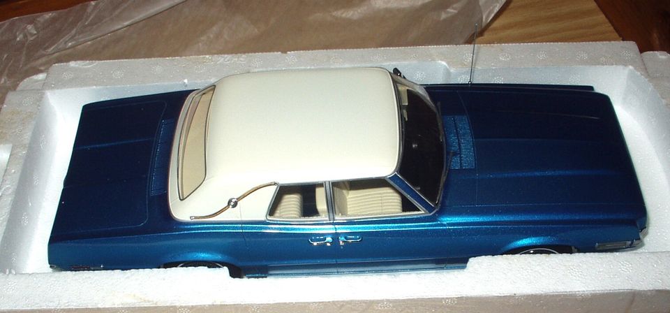 Ford Thunderbird Landau, BOS 1:18, OVP. in Dorum