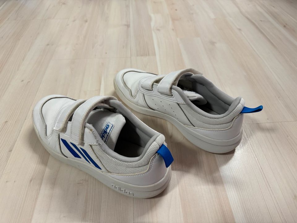 Adidas Sneakers (Größe 36 2/3) in Korntal-Münchingen