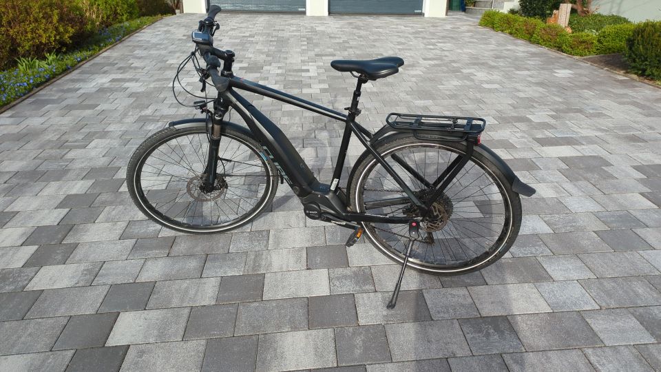 E-Bike CUBE Touring Hybrid EXC 2019 black'n'grey Akku 500Wh RH 54 in Vilshofen an der Donau